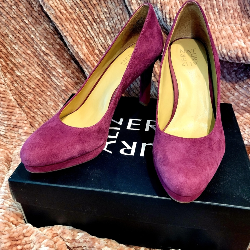 Naturalizer, Teresa- Berry Suede pumps 8.5N- box